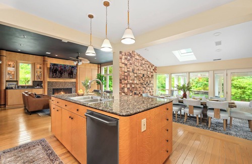 Frankfort House | Bourbon Trail Estate, Golf Sim, SpeakEZ, Sleeps 14