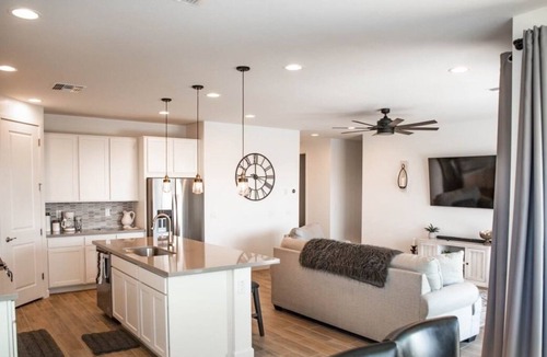 Queen Creek House | Brand new 3 bedroom home with hottub and pool