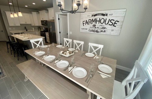 Hurricane Hotel | Brand new build 4B/3.5B in Zions Village w/Hot Tub