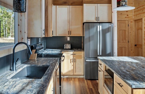 Frenchburg Cabin | Brand New Cabin with Breathtaking Views - 4 BR/3BA Hot Tub RRG
