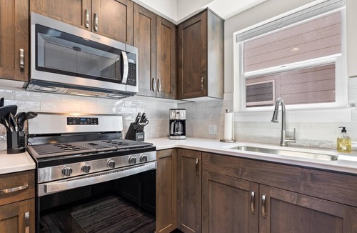 Boise Bench House | Brand New Dog-Friendly Getaway! Perfectly Positioned for Boise Adventures! Walk to Grocery & More!