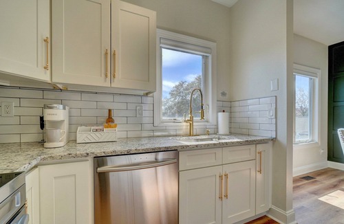 Willoughby Spit House | Brand New & Fully Renovated Luxury! 3 Min Walk From Your Peaceful Beach!