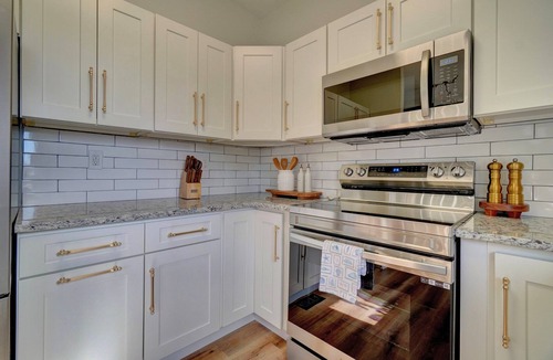Willoughby Spit House | Brand New & Fully Renovated Luxury! 3 Min Walk From Your Peaceful Beach!