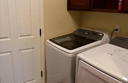Visalia House | Brand New Home Close to Sequoia/w Tub & Games