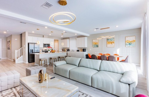 Enterprise Villa | Brand new luxury 10 room villa 12 king beds team reception 07/17