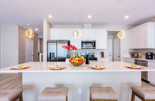 Enterprise Villa | Brand new luxury 10 room villa 12 king beds team reception 07/17