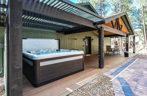 Munds Park Cabin | Brand New Modern Cabin - Hot Tub & Firepit