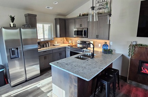 Albion Condo | Brand new Picturesque, 2 Bedroom Duplex with AC and WiFi in delightful Albion