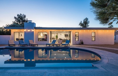 Eastwood House | BRAND NEW REMODEL! Scottsdale Oasis w/private pool, an amazing kitchen & more!