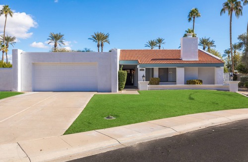 Eastwood House | BRAND NEW REMODEL! Scottsdale Oasis w/private pool, an amazing kitchen & more!