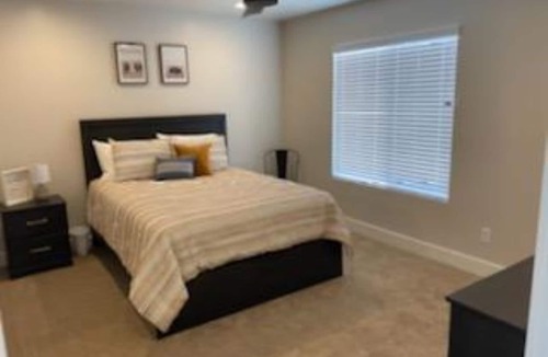 Enterprise House | Brand New townhome in the heart of Enterprise - mountains all around!