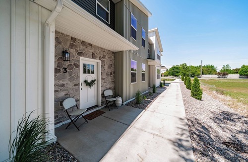 Idaho Falls House | Brand New Townhome in proximity to the Hospital, Mall, Restaurants, and Parks.