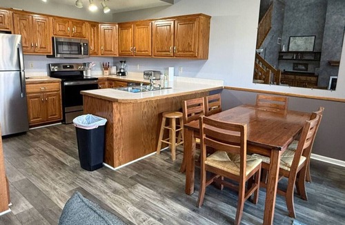 Kelleys Island Condo | Break at The Lake with loft-3 Bedrooms/3 Bathrooms