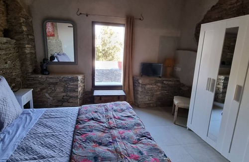 Porri Bed & Breakfast | Breakfast room with panoramic sea and mountain views