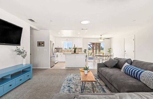 Visalia House | Breathtaking Country Views at Bonnieview Near SNP