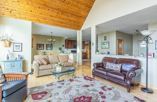 Dayton House | Breathtaking Mtn & Lake Views! Glacier Country Gem