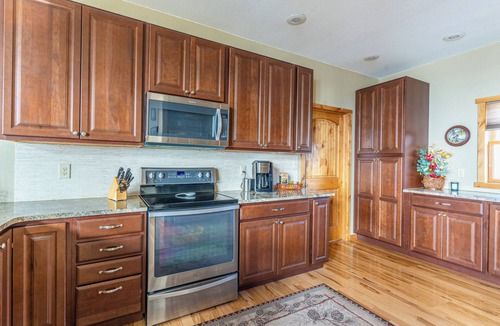 Dayton House | Breathtaking Mtn & Lake Views! Glacier Country Gem