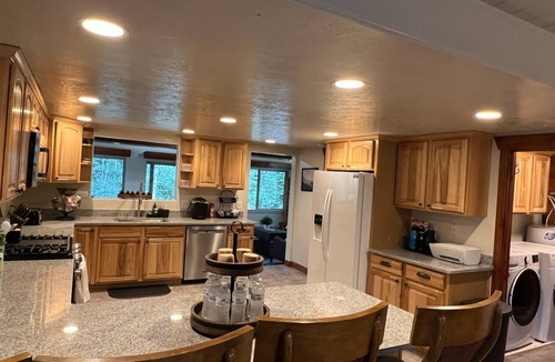 Steam Engine Meadows Cabin | Brian Head Cabin - 1 Mile from ALL SKI LIFTS! Cozy, Spacious & lots of fun.
