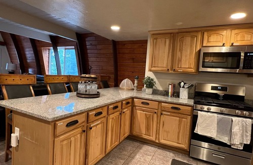 Steam Engine Meadows Cabin | Brian Head Cabin - 1 Mile from ALL SKI LIFTS! Cozy, Spacious & lots of fun.