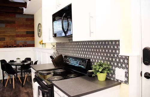 Montavilla Apartment | Bridgetown Bungalow: The perfect cozy getaway! A Pet Friendly Studio