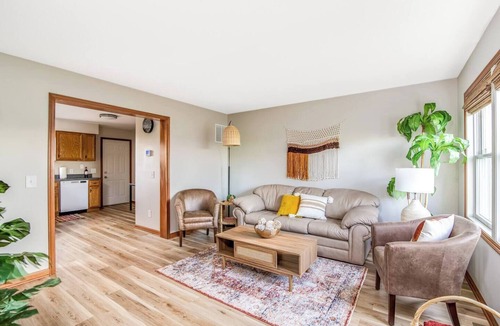 Homerville House | Bright 2BR home with private entrance