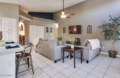 Avondale House | Bright & Airy Home: Near Golf, Parks & Attractions