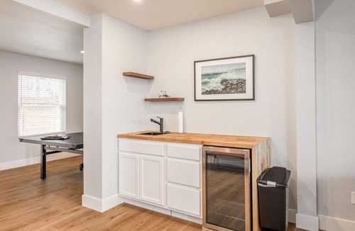 Moss Beach House | Bright and airy beach vacation spot- perfect for families and ocean views