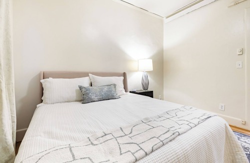 Goose Hollow Condo | Bright, Charming, and Conveniently Located 3-Bedroom Condo in NW Portland