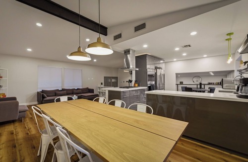 Canyon Gate Master House | Bright! Contemporary Modern 4BR, Lg Backyard w/New Spa & Pool + Mini Putting!