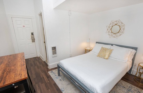 East Village House | Bright Downtown San Diego Loft!