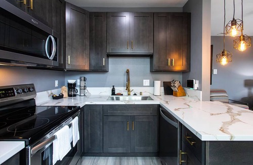 University Heights Apartment | Bright King Suite Near Dining, Shops & Parks
