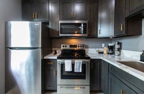 University Heights Apartment | Bright King Suite Near Dining, Shops & Parks
