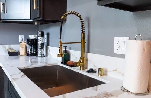 University Heights Apartment | Bright King Suite Near Dining, Shops & Parks