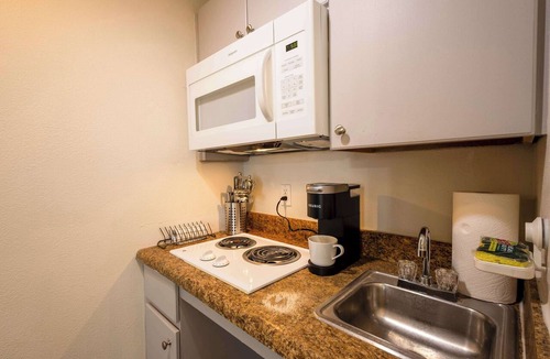 Tolleson Apartment | Bright & New | Blackout Blinds | Near I10