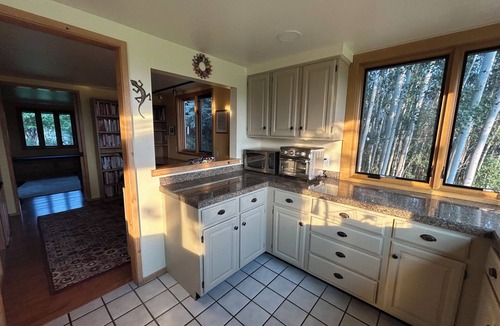 Jackson House | Bright & sunny house on open space close to Jackson. Discounts for longer stays!