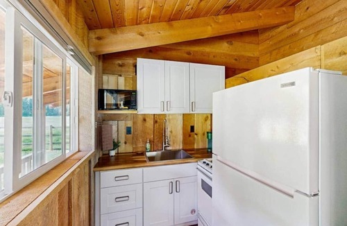 Sula House | BroadAxe Lodge, Big Horn (cabin 3)
