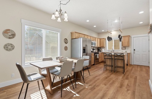 Southeast Boise House | Bronco Game Day Getaway Walk to Stadium+Fireplace+Indoor Parking