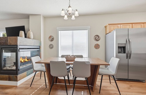 Southeast Boise House | Bronco Game Day Getaway Walk to Stadium+Fireplace+Indoor Parking
