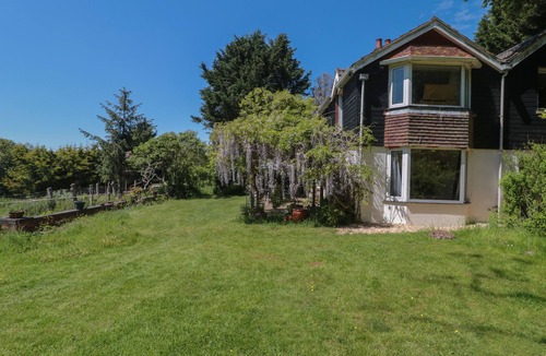 New Forest District Cottage | BROOK FARM, pet friendly, country holiday cottage in Ringwood