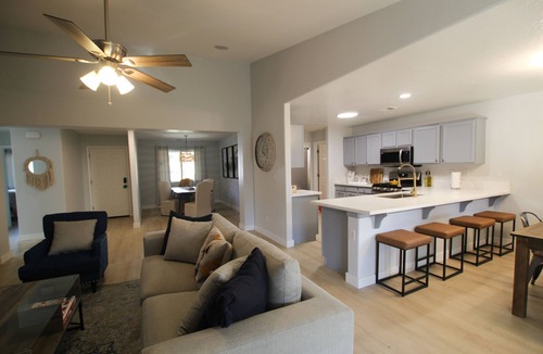 Visalia House | Brookes Guest House: Updated, Bright, Open & Airy