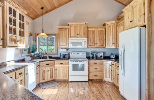 Panguitch Cabin | Bryce Canyon Retreat | National Parks | Views