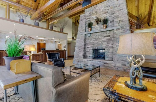 Bryce Canyon Hotel | Bryce Canyon Hideaway! Free Breakfast, Outdoor Pool, Free Parking!