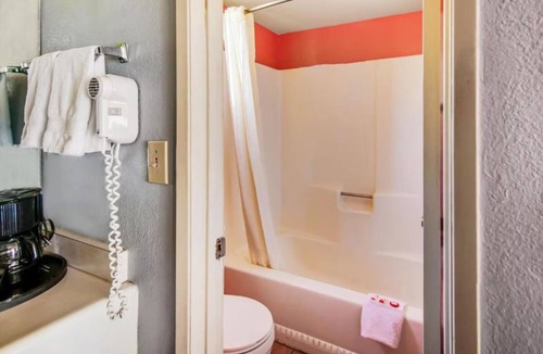 Ridgecrest Hotel | Budget Friendly King Bed Room 2.5 Miles Away From China Lake Naval Base