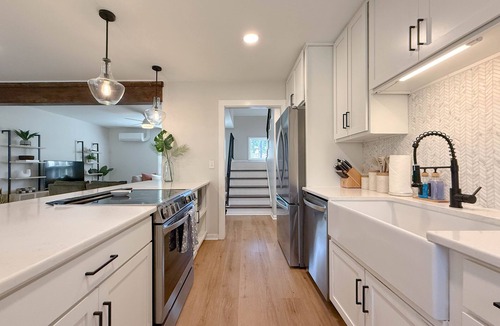Myrtle Grove House | Bungalow Oasis! Central to Beaches for Groups w/Firepit, Yard & Outdoor Shower