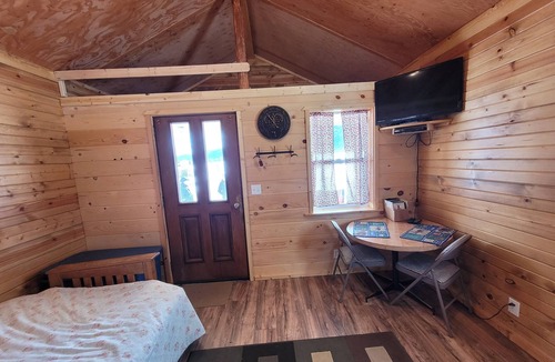 Trout Creek Cabin | bunkhouse near farm animals