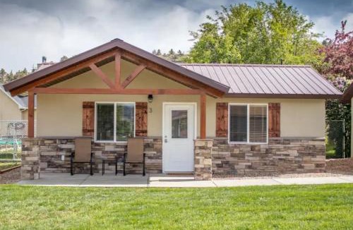 Tropic Hotel | Bybee's Steppingstone Motel