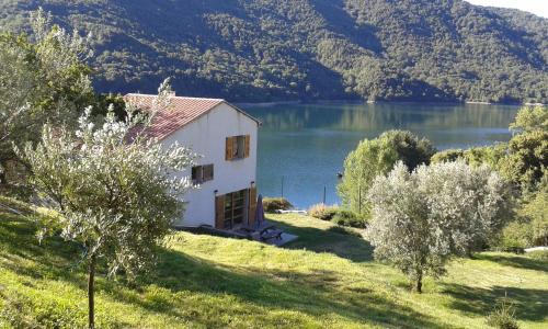 Tolla House | Côté Lac Tolla