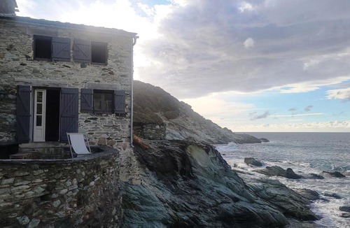 Chine House | CABANON PETRONILLE