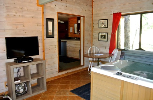 Payson Cabin | CABIN #1 - SWEETHEART’S GRAND Deluxe CABIN (JACUZZI & FIREPLACE, 2 Rooms)