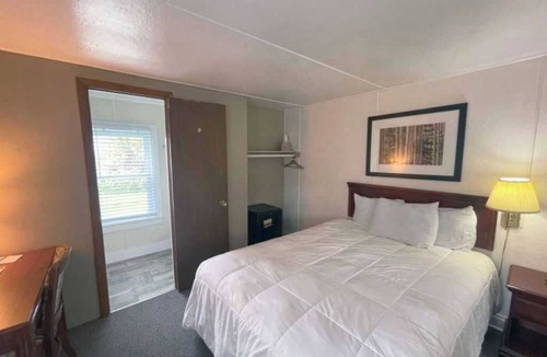 Huron House | Cabin #117 A tranquil 1 bedroom with AC and WiFi